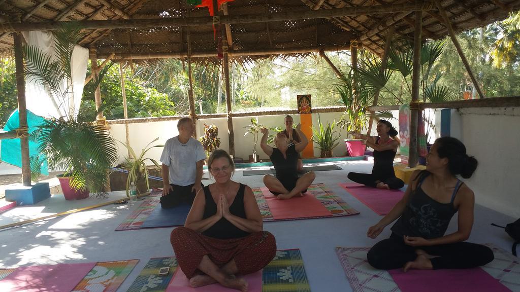 Mk Gardens Surf & Yoga House Hotel Varkala Eksteriør billede