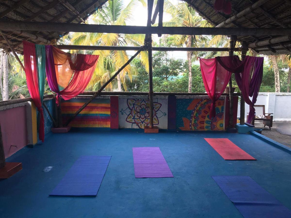 Mk Gardens Surf & Yoga House Hotel Varkala Eksteriør billede